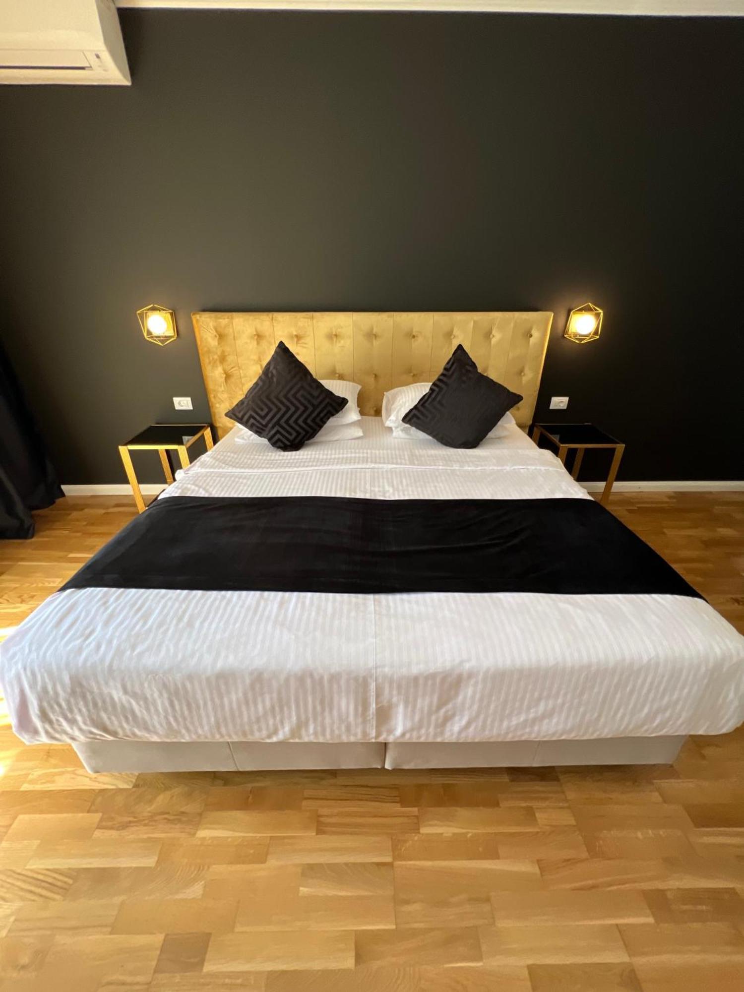 Готель Krystal Boutique Mansion Хунедоара Екстер'єр фото