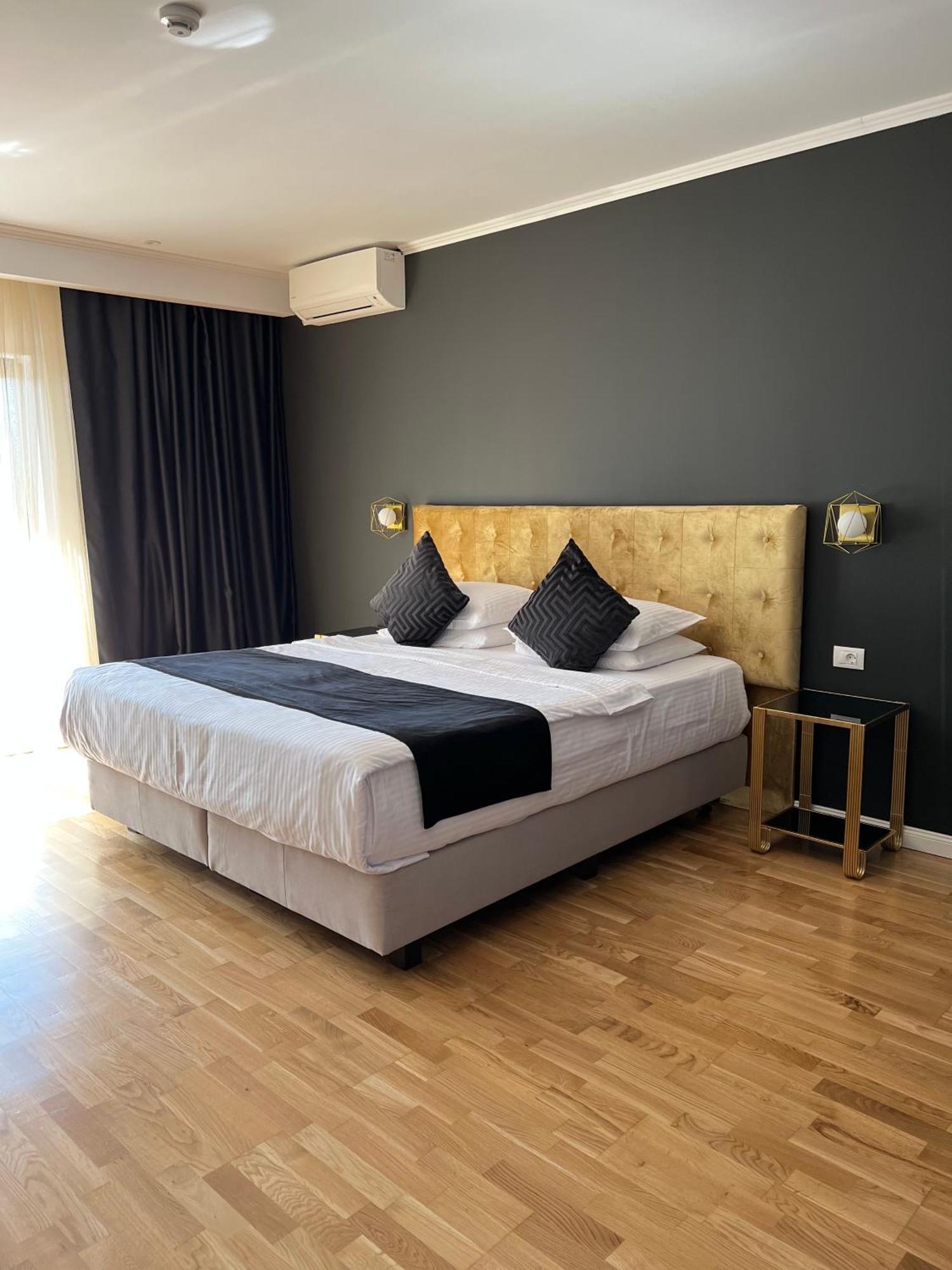 Готель Krystal Boutique Mansion Хунедоара Екстер'єр фото