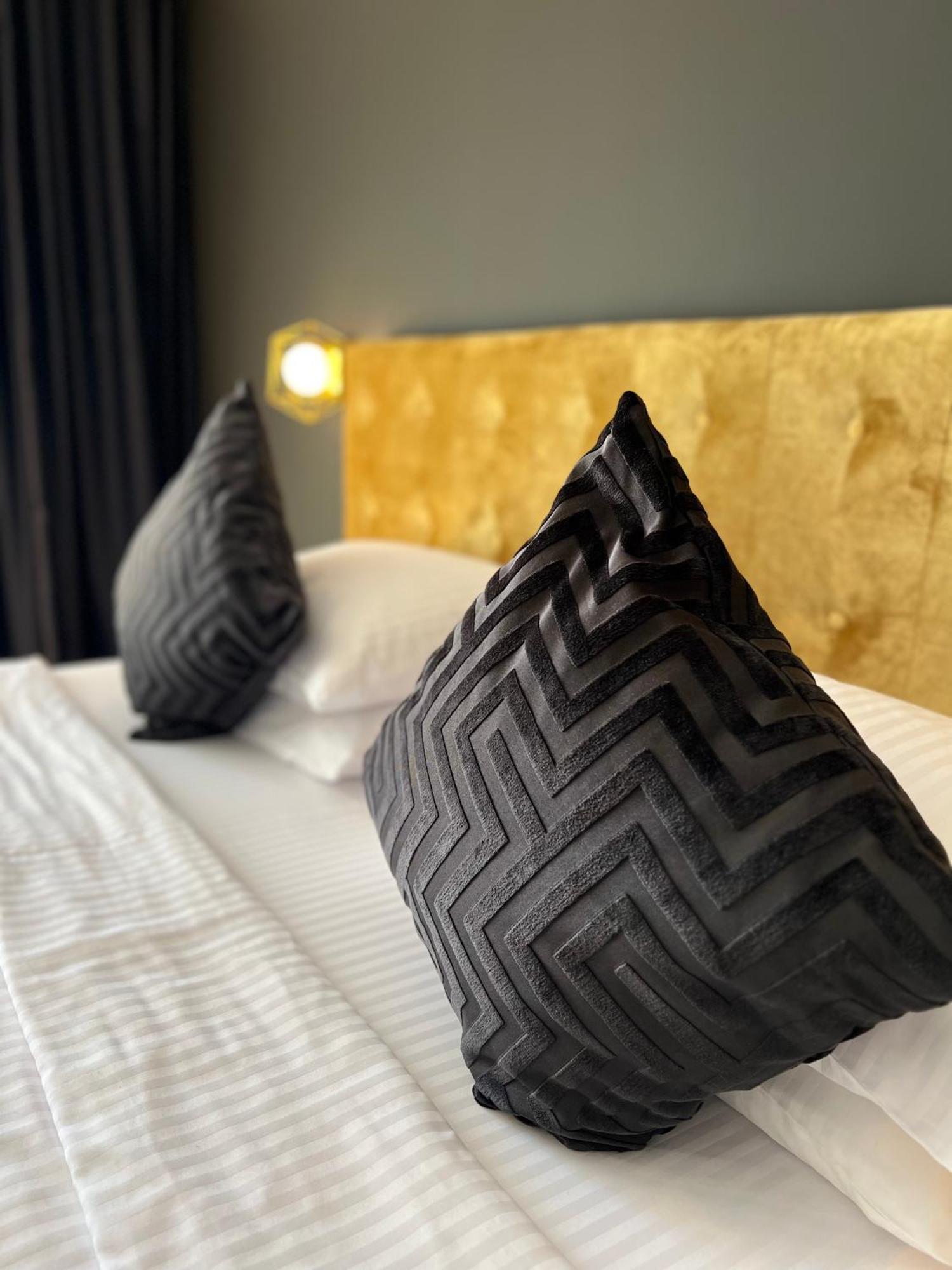 Готель Krystal Boutique Mansion Хунедоара Екстер'єр фото