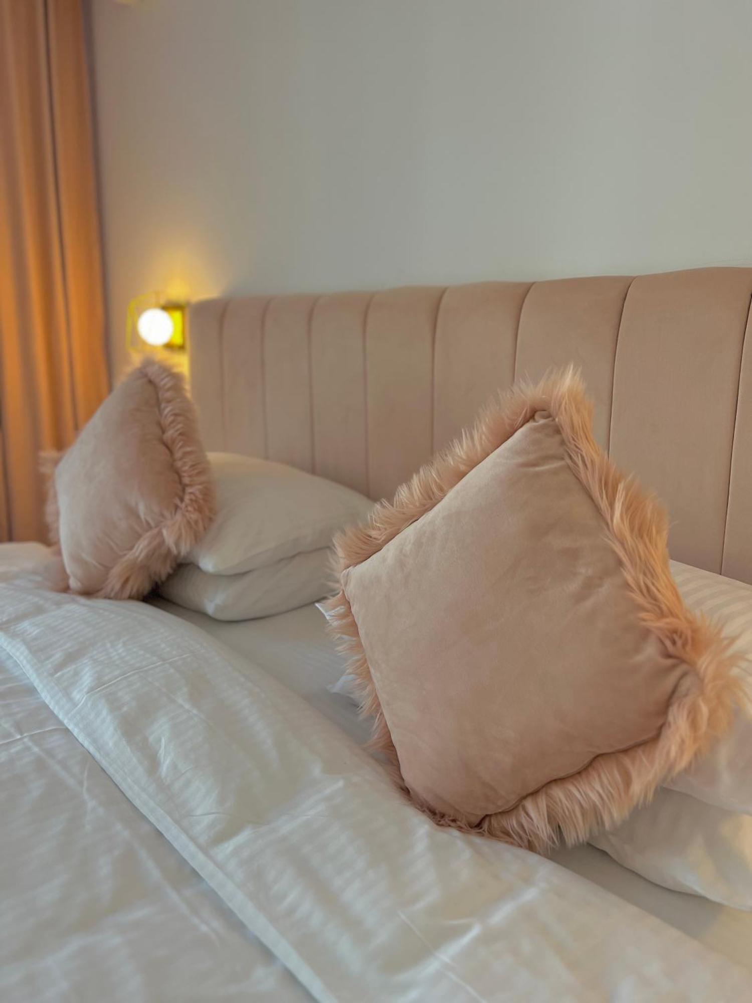 Готель Krystal Boutique Mansion Хунедоара Екстер'єр фото