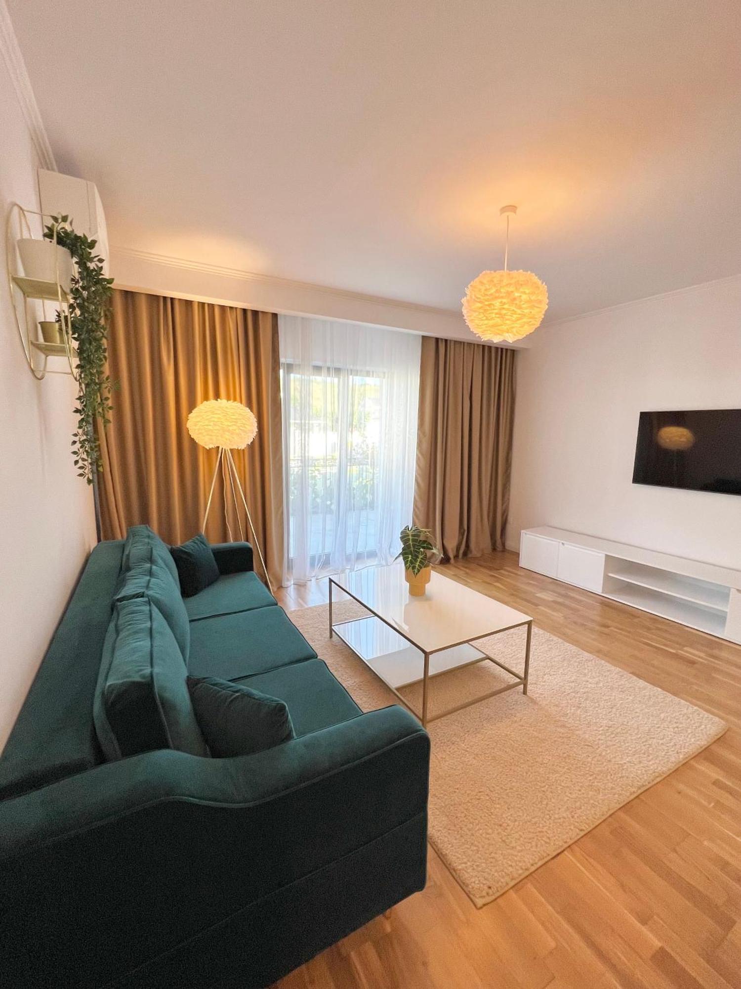 Готель Krystal Boutique Mansion Хунедоара Екстер'єр фото