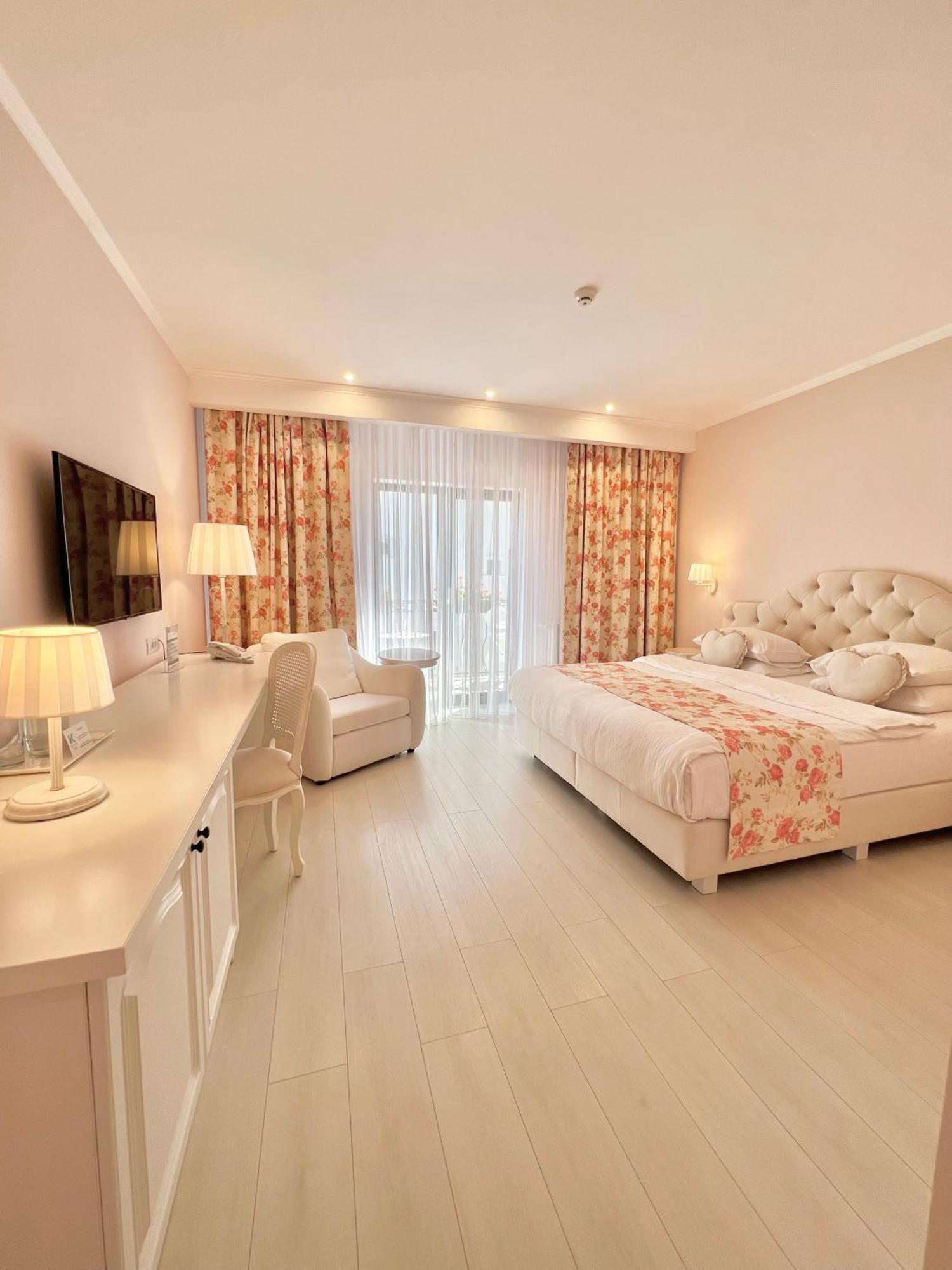 Готель Krystal Boutique Mansion Хунедоара Екстер'єр фото