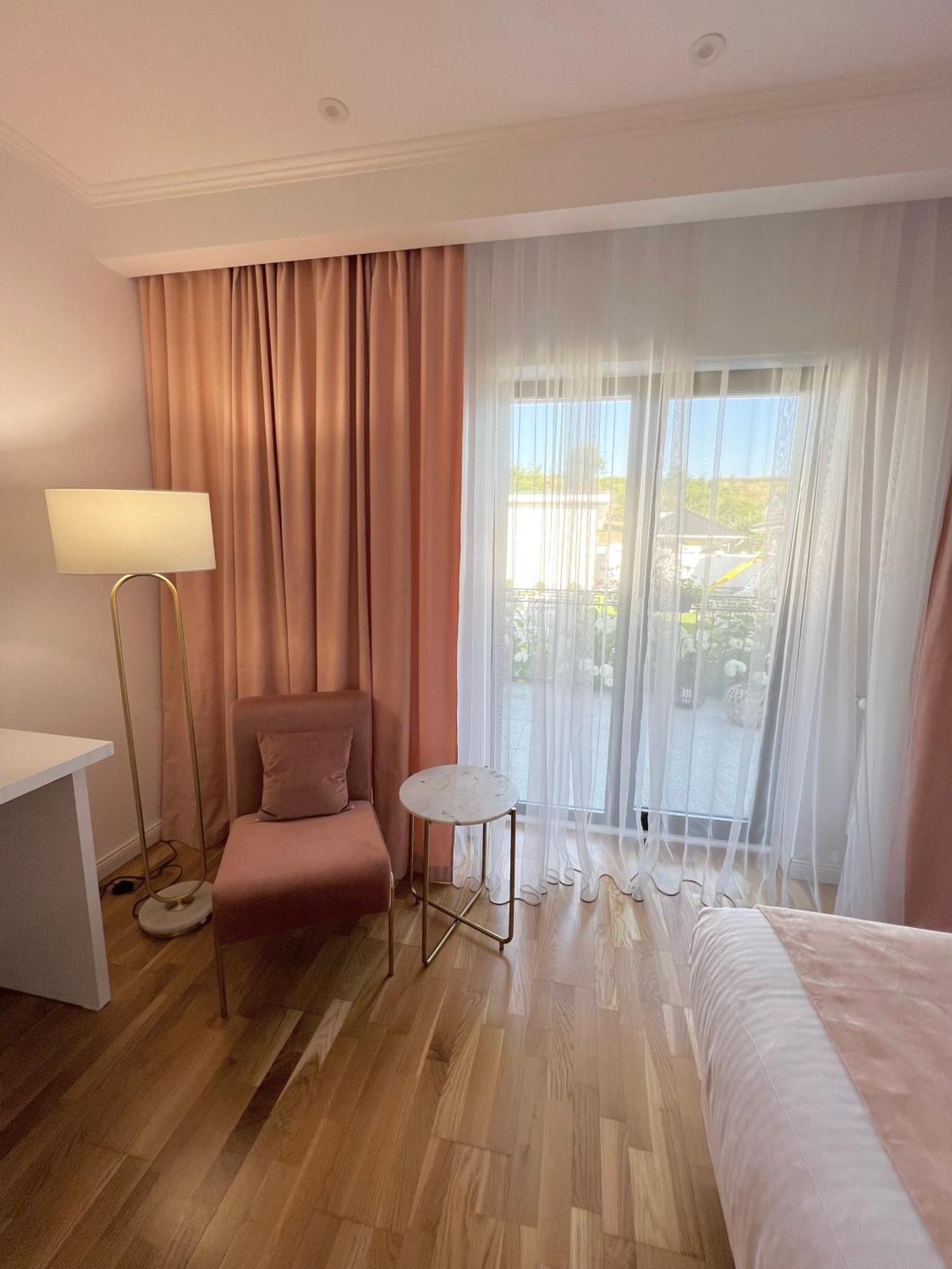 Готель Krystal Boutique Mansion Хунедоара Екстер'єр фото