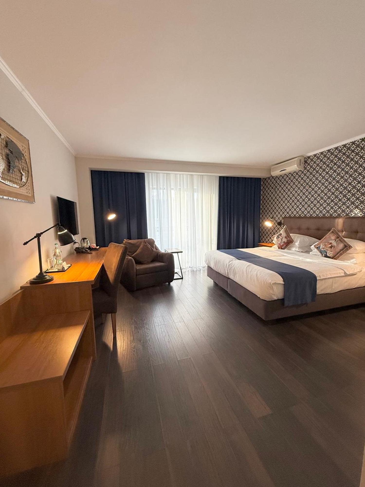 Готель Krystal Boutique Mansion Хунедоара Екстер'єр фото