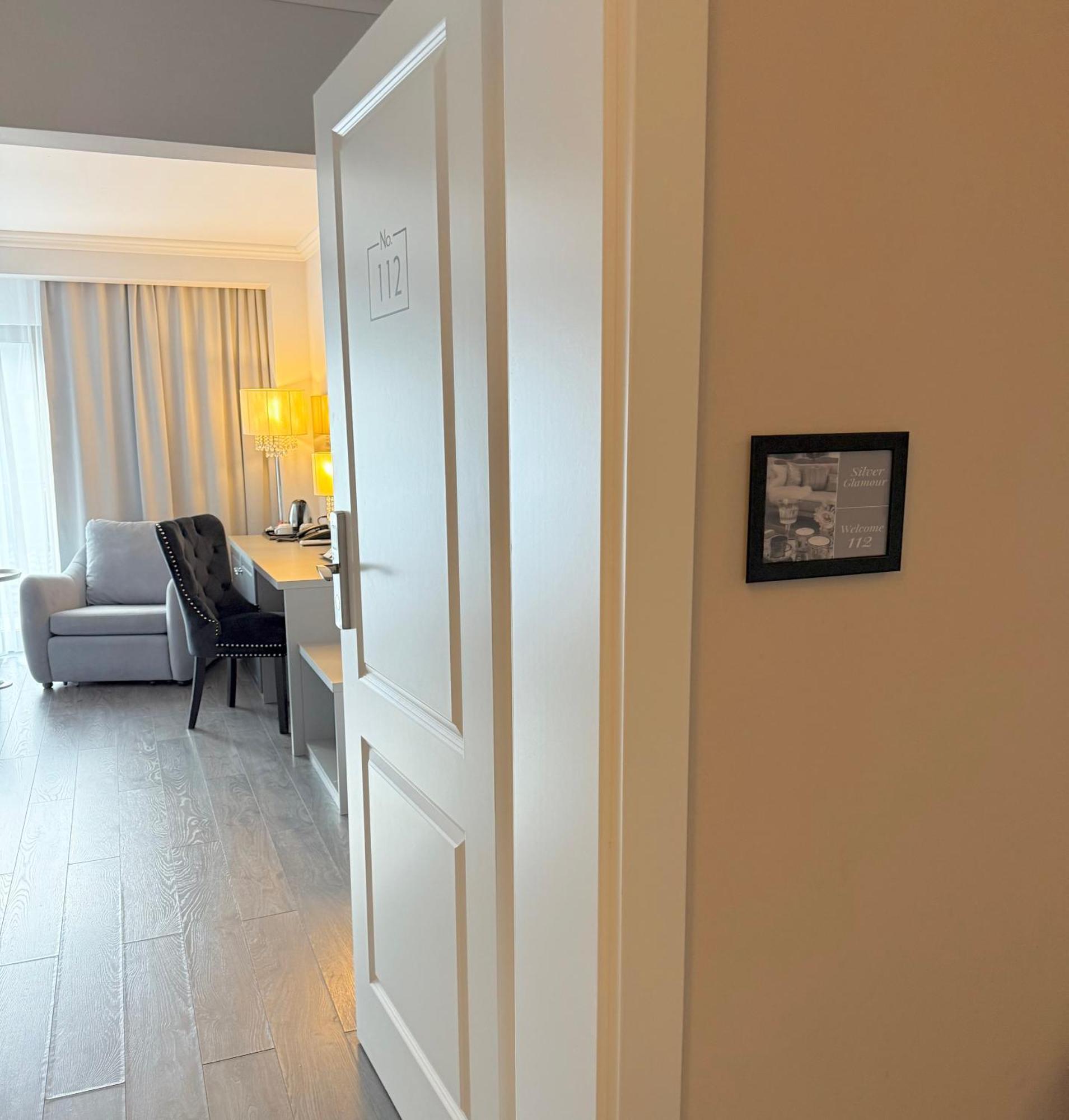 Готель Krystal Boutique Mansion Хунедоара Екстер'єр фото