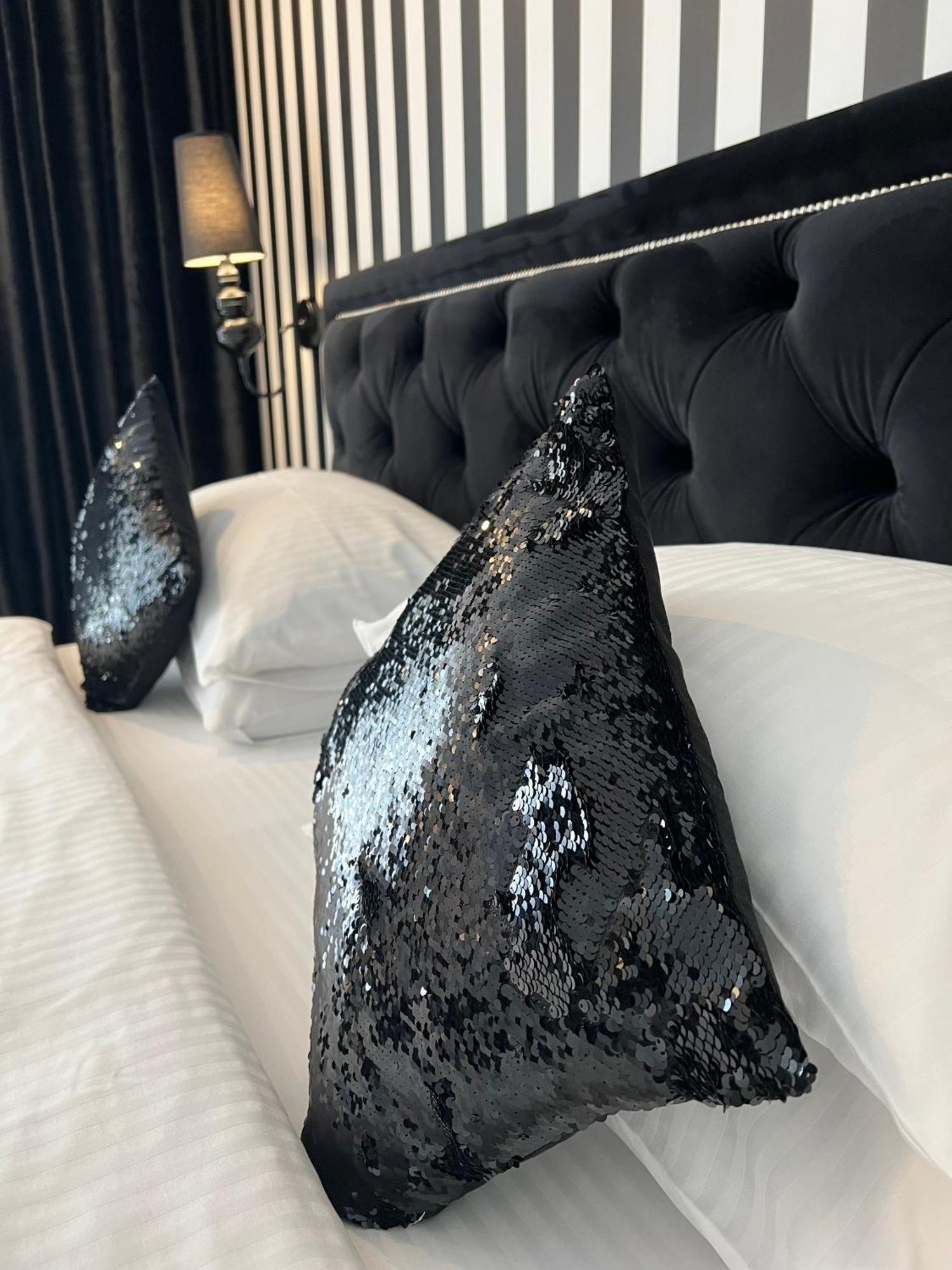 Готель Krystal Boutique Mansion Хунедоара Екстер'єр фото