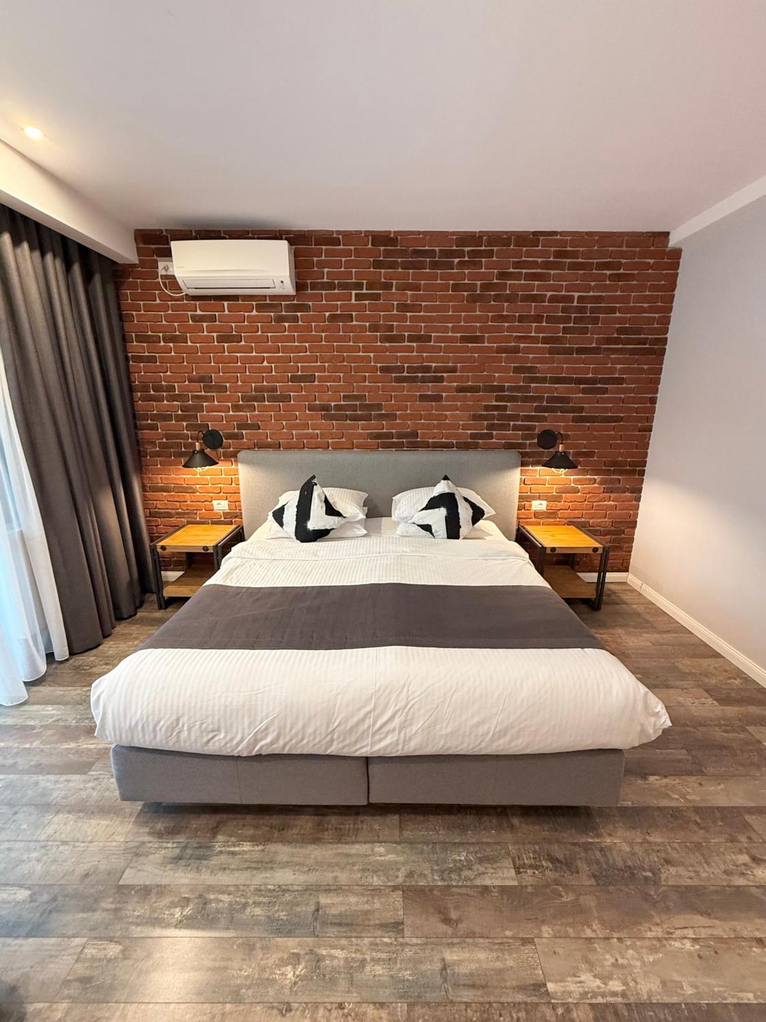 Готель Krystal Boutique Mansion Хунедоара Екстер'єр фото